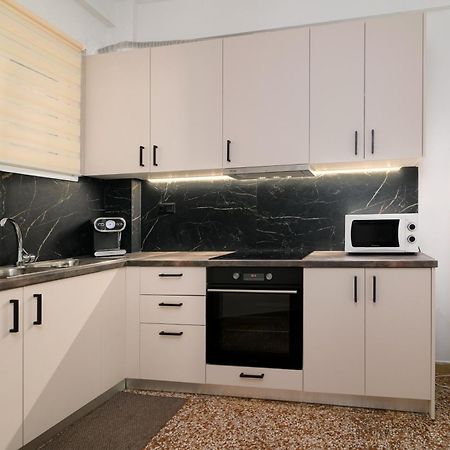 Venias Two-Bedroom Apartment Kallimarmaro And Zappeio Area أثينا المظهر الخارجي الصورة