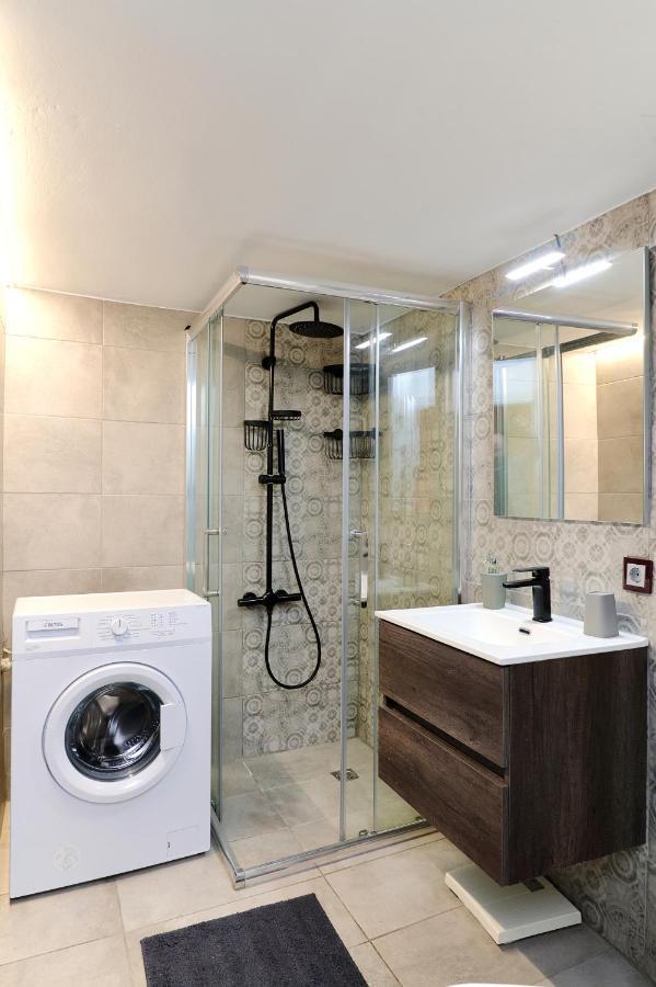 Venias Two-Bedroom Apartment Kallimarmaro And Zappeio Area أثينا المظهر الخارجي الصورة
