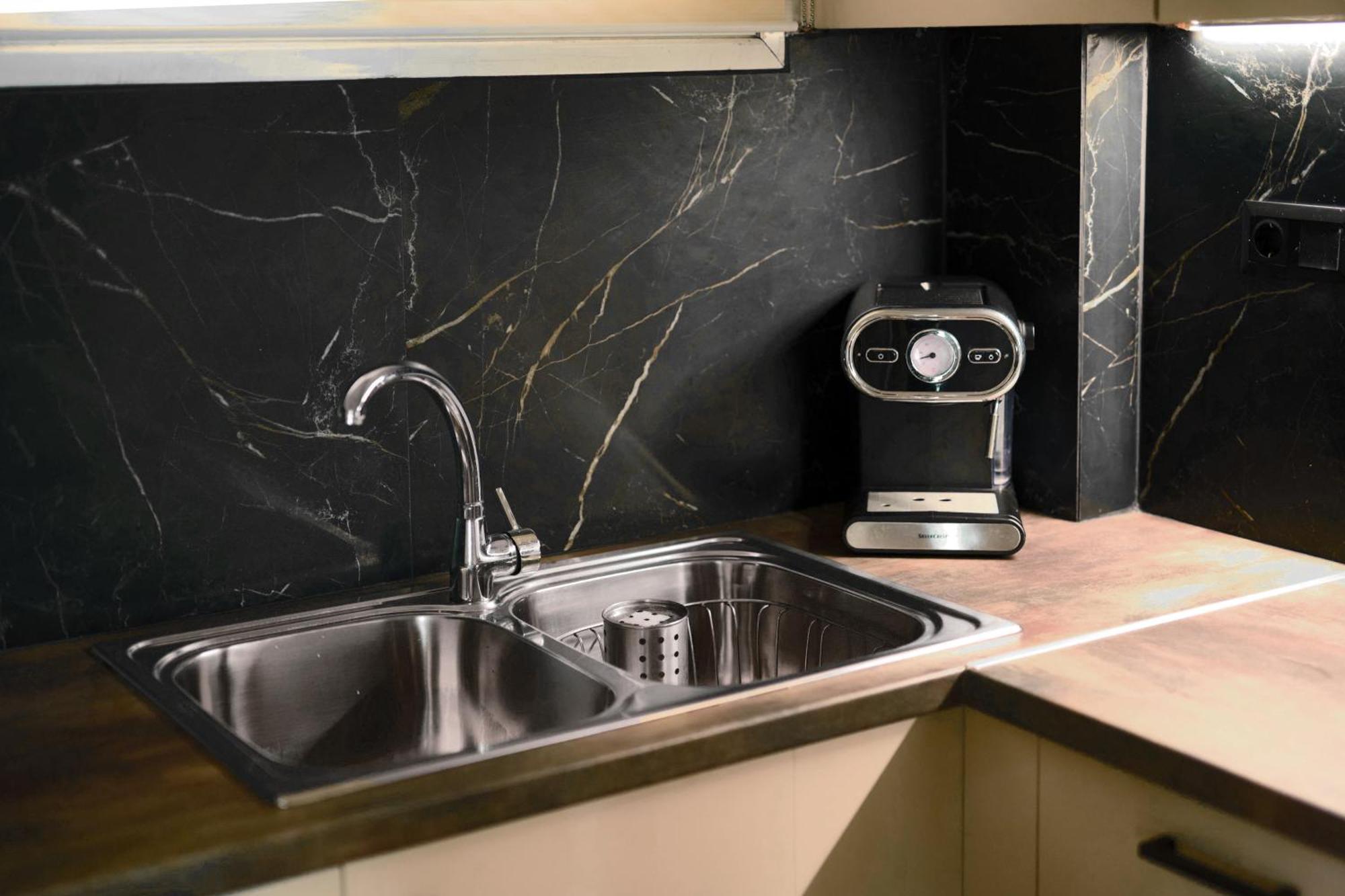 Venias Two-Bedroom Apartment Kallimarmaro And Zappeio Area أثينا المظهر الخارجي الصورة